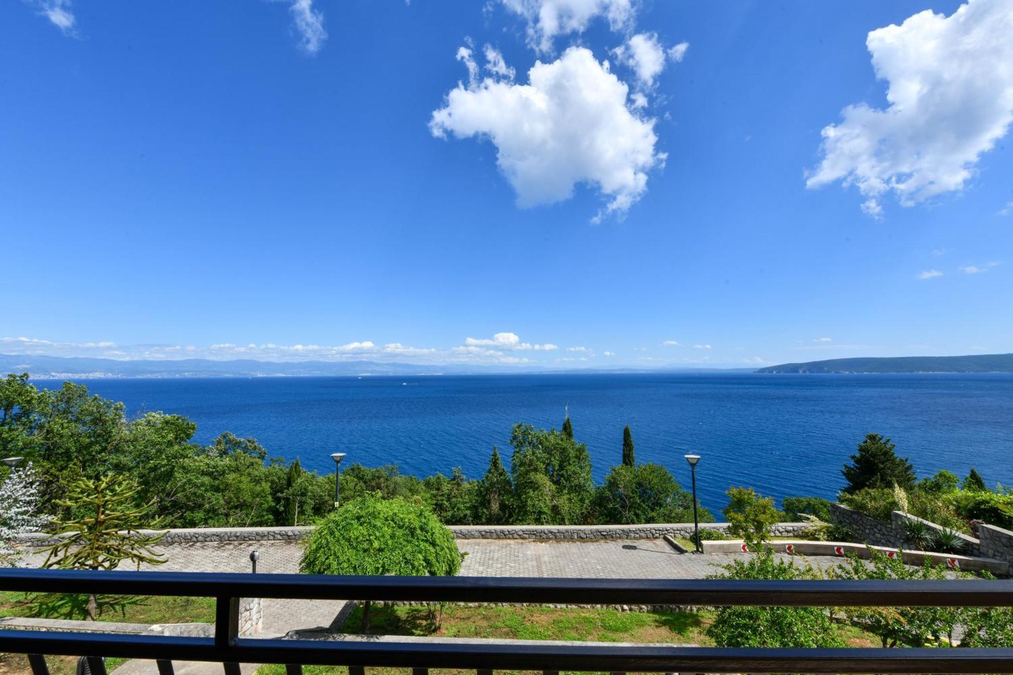 Apartments Near The Beach, With Terraces And Seaview At House B. Mošćenička Draga Exterior foto